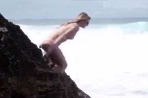 (VIDEO) URNEBESNO! Želela je da snimi svoj skok sa stene, ali je uspela samo da se IZBLAMIRA!