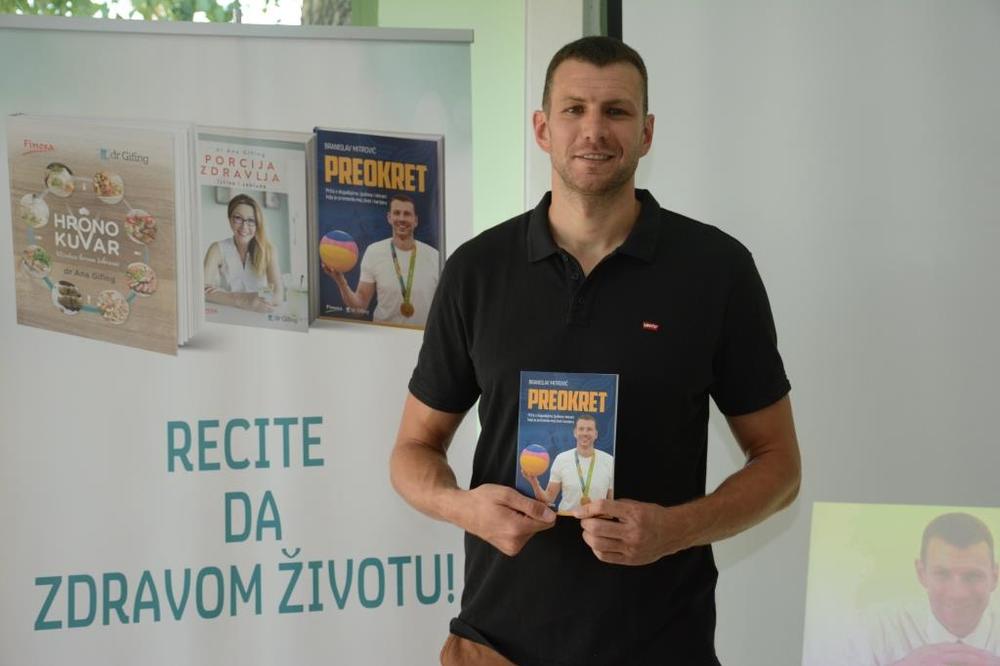 (KURIR TV, FOTO) PREOKRET: Promovisana knjiga zlatnog vaterpoliste Branislava Mitrovića
