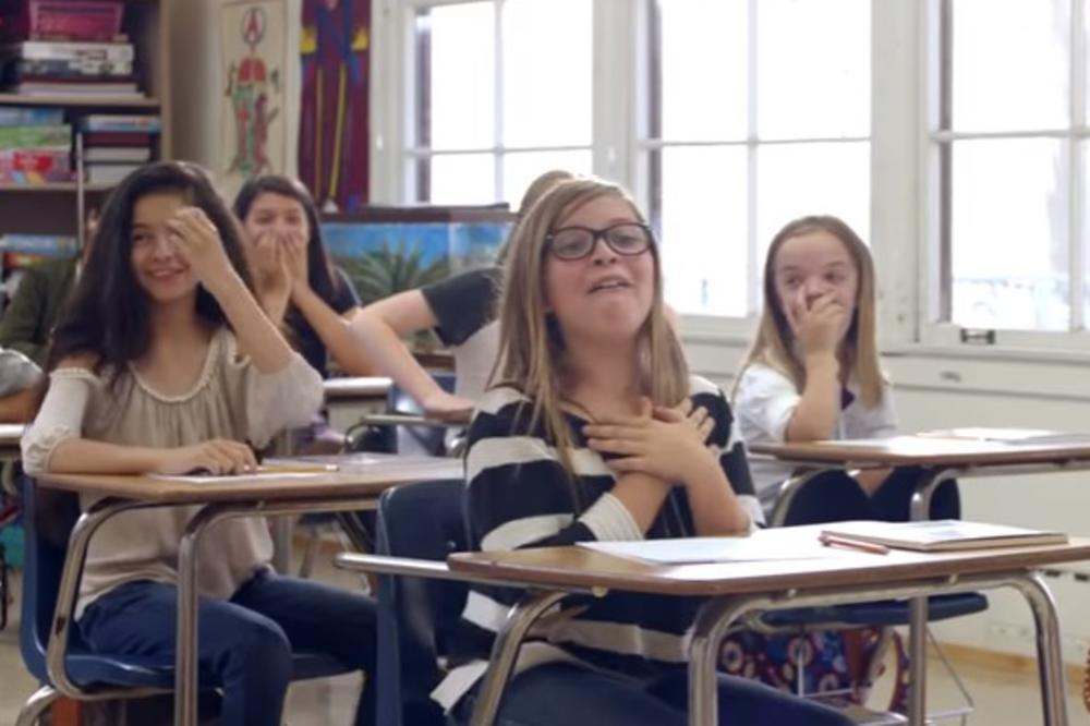 (VIDEO) HOLIVUDSKA ZVEZDA OSTAVILA ĐAKE BEZ TEKSTA: Neplanirano se pojavila u jednoj školi, a razlog je fascinantan!