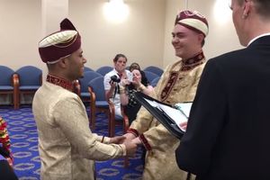 (VIDEO) U BRITANIJI OVAKVO VENČANJE DO SADA NIJE VIĐENO: Venčala se dva gej muslimana