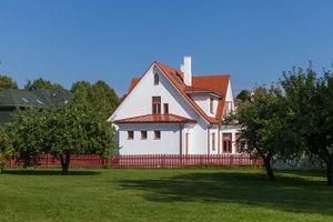 DOMAĆINSTVO SA 3 KUĆE ZA 7.500€, KUĆA I 5 ARI PLACA 3.800: Velika ponuda jeftinih nekretnina u Srbiji, evo šta se krije iza svega