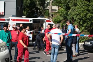 PONAVLJA SE STRAVA U BEOGRADU: Muž ubio ženu i dete ispred Centra za socijalni rad u Rakovici i izbo radnike ustanove na parkingu!