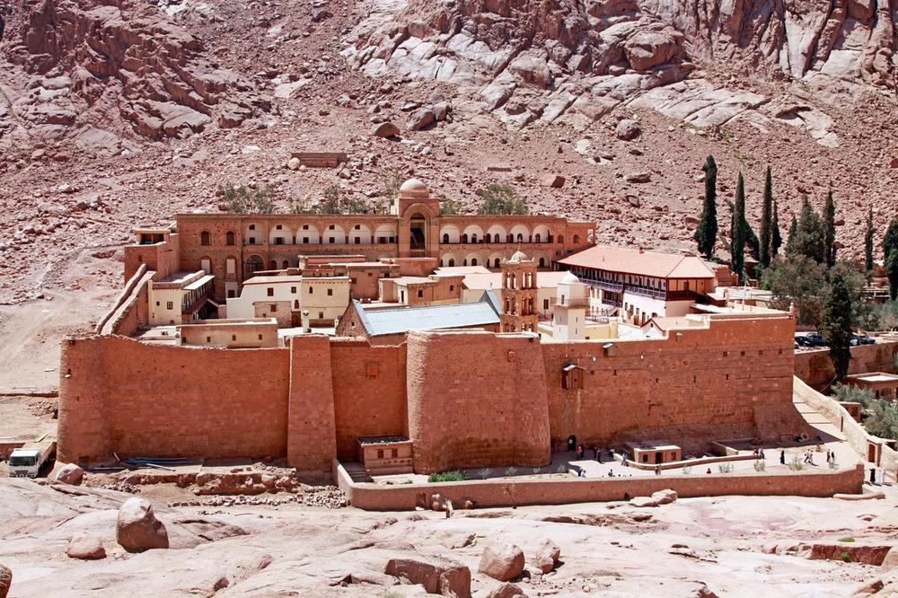 SRPSKE SVETINJE U EGIPATSKOJ PUSTINJI: Manastir Svete Katarine čuvaju beduini koji slave KRSNU SLAVU (VIDEO)