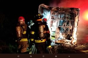 AUTOBUS SLETEO SA AUTOPUTA, KRVI NA SVE STRANE: 14 mrtvih, 26 povređenih u saobraćajci