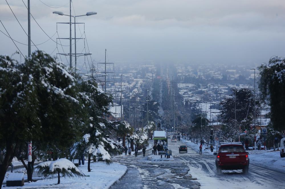 (VIDEO) PAO GDE MU MESTO NIJE: Sneg u Čileu izazvao haos, jedna osoba mrtva, 250.000 bez grejanja i struje