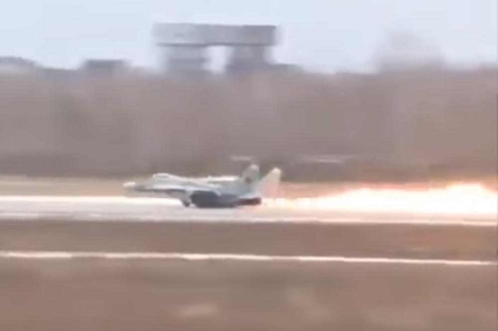 (VIDEO) SNIMAK DA SE ZALEDIŠ: Ruski MIG se zapalio pri poletanju, pilot se dramatično spasao u poslednji čas!