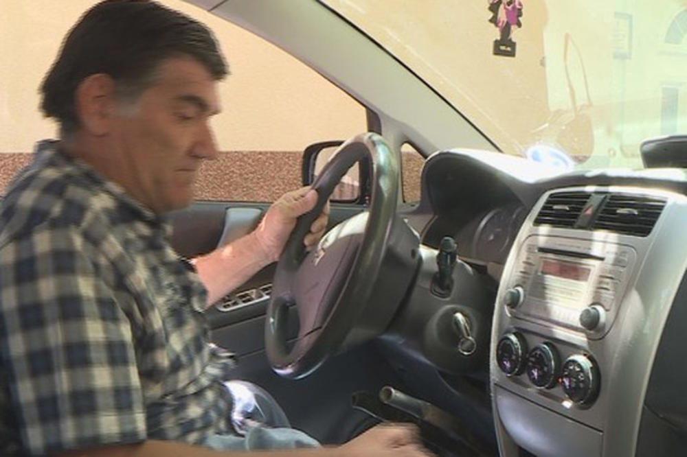 (VIDEO) JOŠ IMA LJUDI: Invalidu u Borkovićima komšija kupio automobil