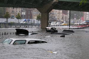(VIDEO) ISTANBUL POD VODOM: Kiša napravila haos u gradu, ljudi zaglavljeni u automobilima!