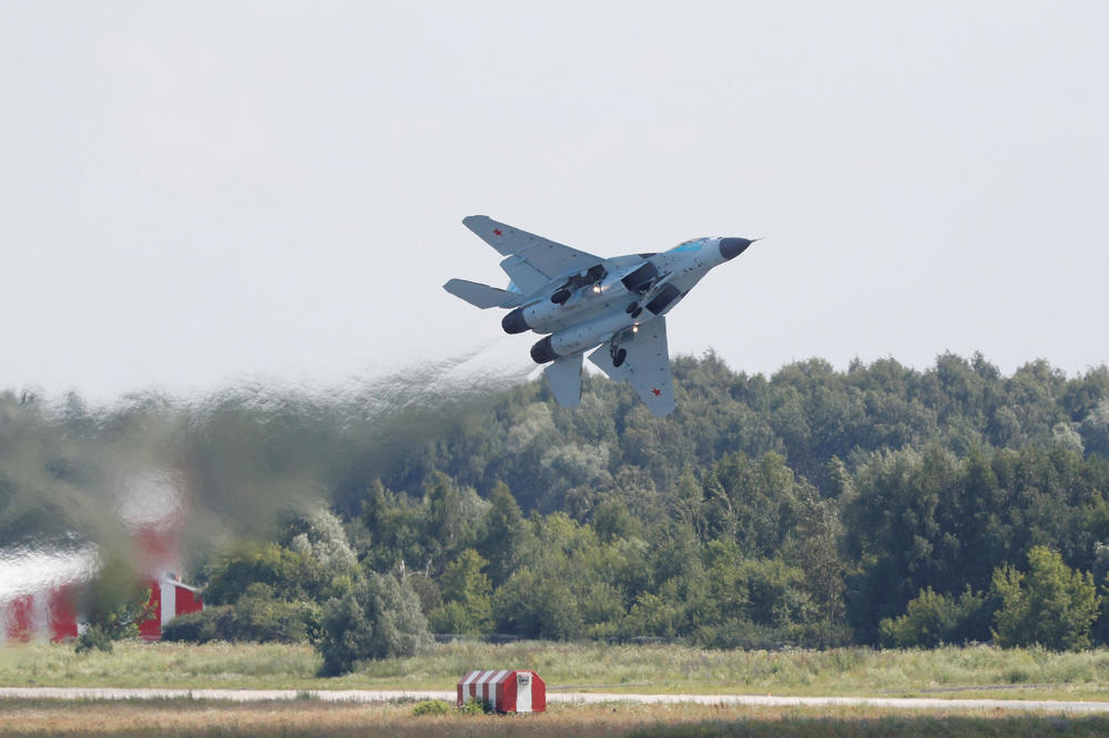 POMAMA ZA RUSKIM LOVCEM NAJNOVIJE GENERACIJE: Moćni MiG-35 dobio novo oružje i oklop, a može istovremeno da prati 30 meta i gađa 10 objekata! (VIDEO)