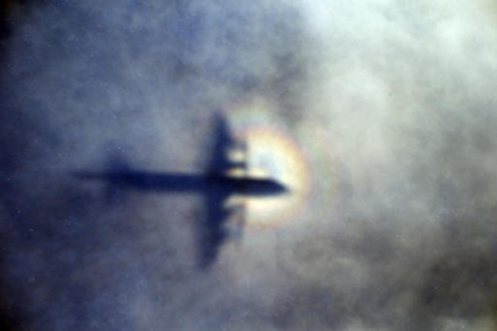 (FOTO) NA GUGLU PRONAŠAO NESTALI MALEZIJSKI AVION: Zbog stanja olupine bilo je jasno zašto je mesto pada moralo da bude tajna!