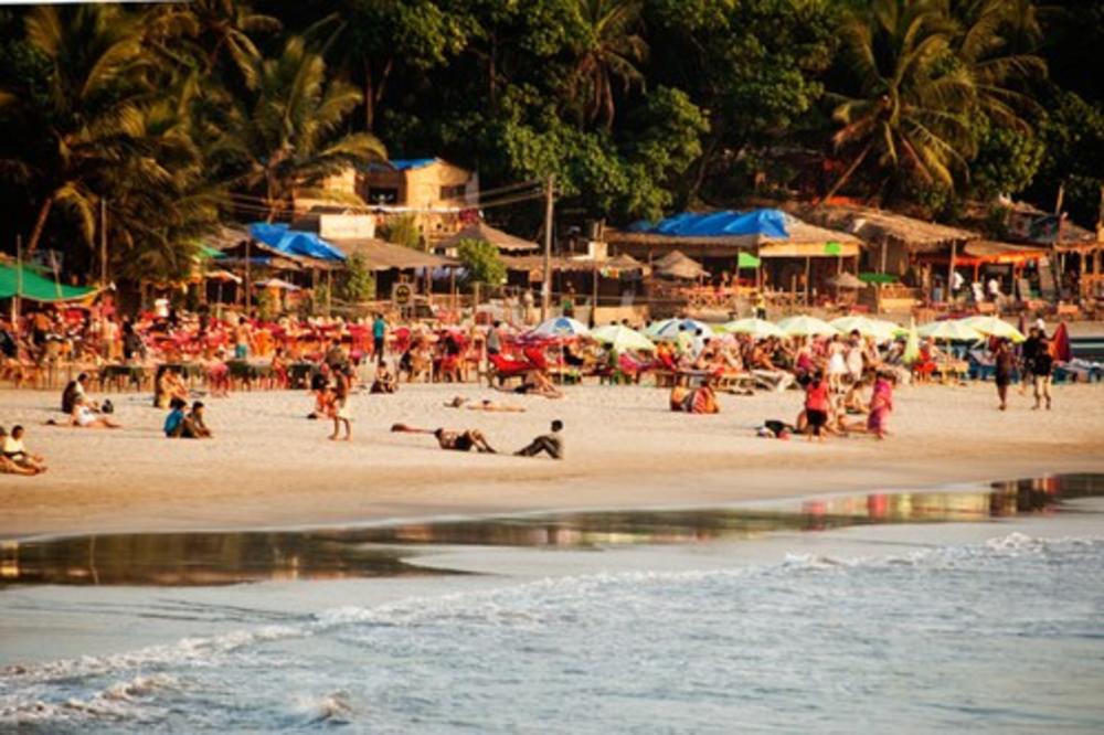 (FOTO) KO BI SE USUDIO?  Kada vidite kako turisti rezervišu svoje mesto na plaži, zgadićete se!