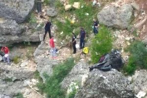 NESREĆA KOD BIOČA: Auto sleteo u kanjon Morače, poginula žena