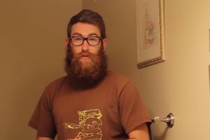 (VIDEO) PUŠTAO JE BRADU 10 GODINA: Reakcija njegove majke kada se obrijao je pravi hit!