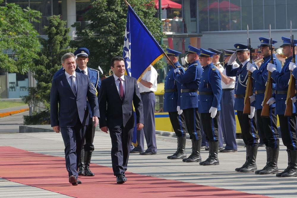 SVEČANI DOČEK: Zoran Zaev počeo prvu zvaničnu posetu BiH