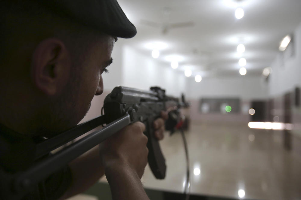 (FOTO) UKRSTILI KALAŠNJIKOV I GLOK: Američka kompanija predstavila novo čudo od pištolja
