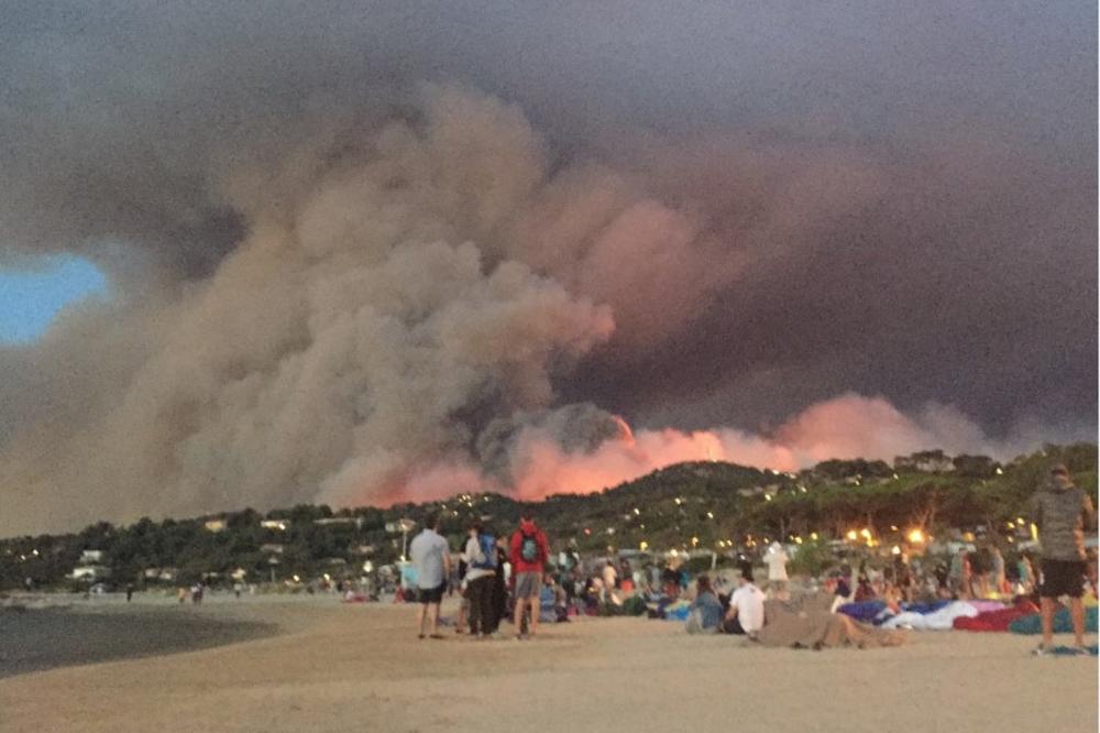 (VIDEO) DRAMATIČNO! GORI AZURNA OBALA: Požari besne, evakuisano 12.000 ljudi!