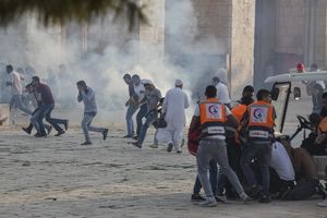(VIDEO) BESNI SUKOB U JERUSALIMU: Okršaj izraleskih snaga bezbednosti i Palestinaca otrgao se kontroli, ranjeno najmanje 8 ljudi