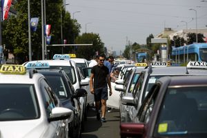 PONOVO PROTESTI ŠIROM HRVATSKE: Taksisti besni zbog Ubera, nastao saobraćajni kolaps