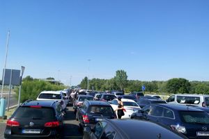 NA HORGOŠU SE ČEKA 2 SATA: Očekuje se saobraćajna navala iz pravca Bugarske i Makedonije