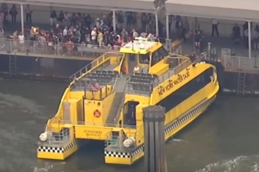 (VIDEO) NEZGODA NA DOKOVIMA NJUJORKA: Čuveni vodeni taksi udario u pristanište, 30 povređenih