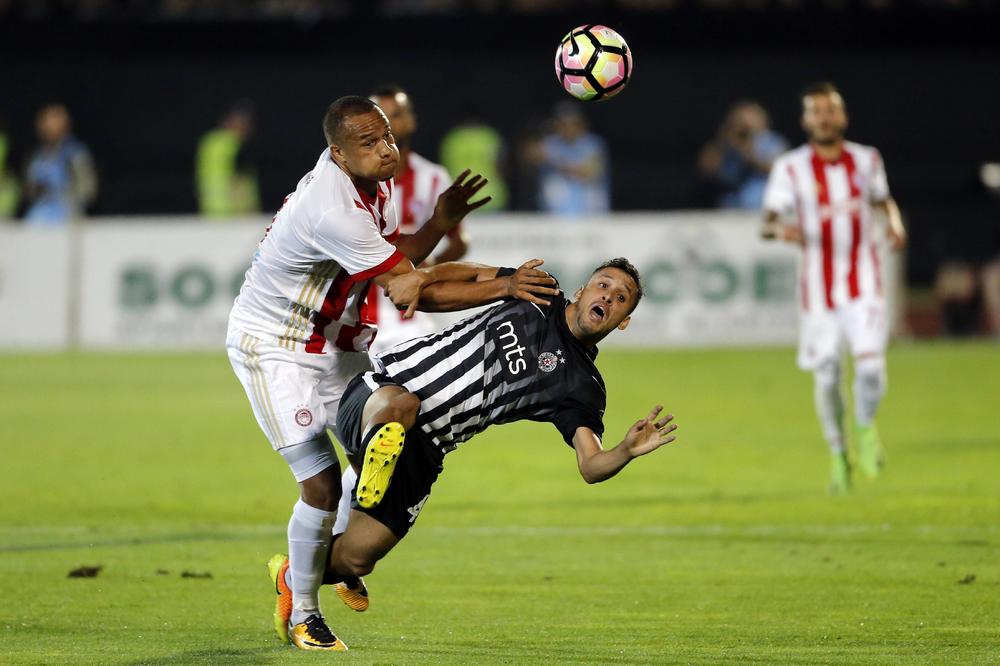 (FOTO) GROBARI, POGLEDAJTE OVO: Evo šta je Leonardo radio dok je Partizan igrao protiv Javora