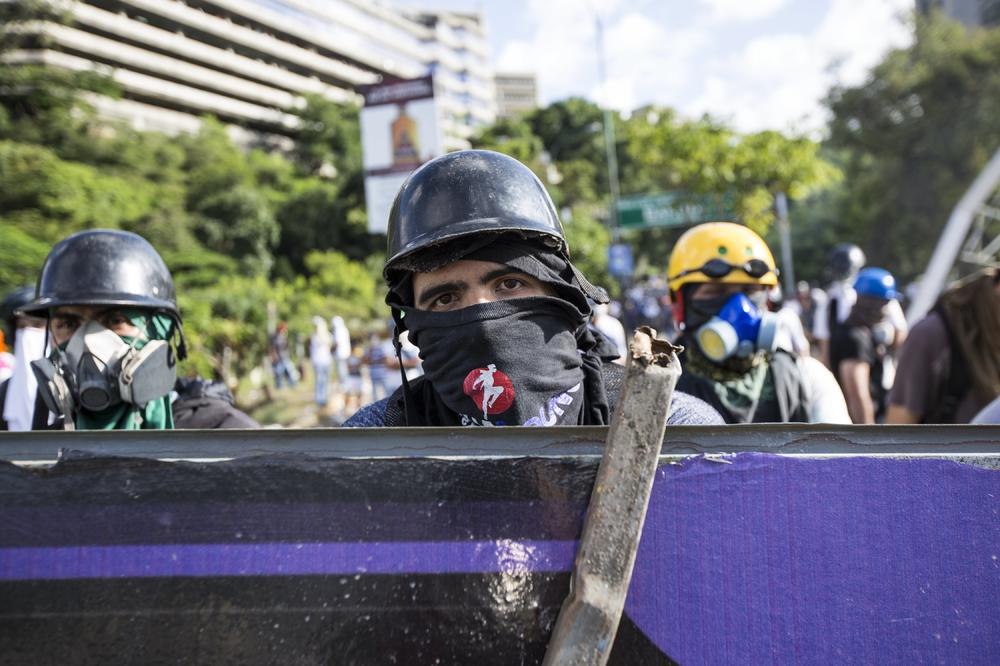 (VIDEO) KRVOPROLIĆE U VENECUELI: 10 mrtvih u uličnom nasilju, Maduro proglašava pobedu, SAD prete sankcijama!