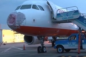 (VIDEO) PILOT HEROJ: Naslepo prizemljio oštećeni putnički avion