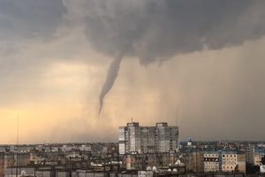 (VIDEO) OVO SE NE VIĐA SVAKI DAN: Pogledajte kako je tornado protutnjao ukrajinskim gradićem