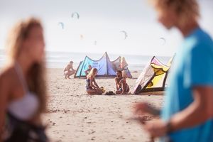 PRVO SE PIPKAJU, A ONDA PLJAČKAJU: Glume zaljubljene na plaži, a čim uskočite u vodu uzmu vam sve!