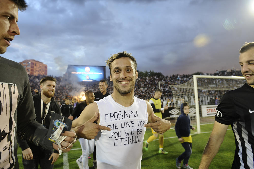 (FOTO) GROBARI, DA LI STE GA ZABORAVILI: Pogledajte poruku koju je Leonardo poslao Partizanu sa drugog kraja sveta