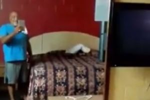 (VIDEO) TELEFON SE POMERA, PEŠKIRI PADAJU: Ovaj čovek je jedva preživeo noć u sablasnoj hotelskoj sobi