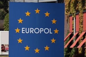 (FOTO) NEDOSTAJETE NAM: Evropol šalje razglednice najtraženijim kriminalcima