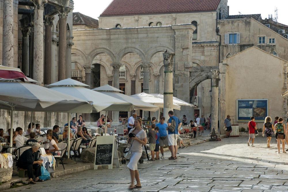 VETERAN HDZ O SRPSKOM JEZIKU: Ko kaže da je isti kao hrvatski, treba ga odstraniti