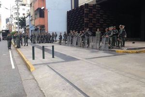 BURNO U VENECUELI: Garda opkolila kancelariju državne tužiteljke koja je podržala antivladine proteste