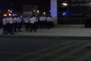 (VIDEO) PALA KRV NA AERODROMU U ISTANBULU: 40 radnika se potuklo noževima, a razlog će vas šokirati!