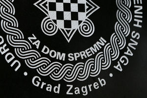 (VIDEO,FOTO) PREMESTILI USTAŠKU PLOČU IZ JASENOVCA U NOVSKU: HOS saopštio da je tako dogovoreno sa hrvatskom vladom