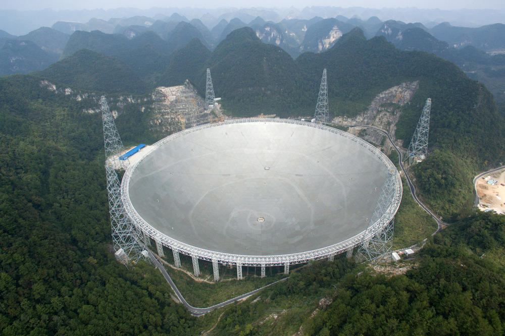 (VIDEO) PLATA MILION DOLARA! Kinezi traže čoveka koji će da radi na najvećem teleskopu na svetu i traži vanzemaljce!