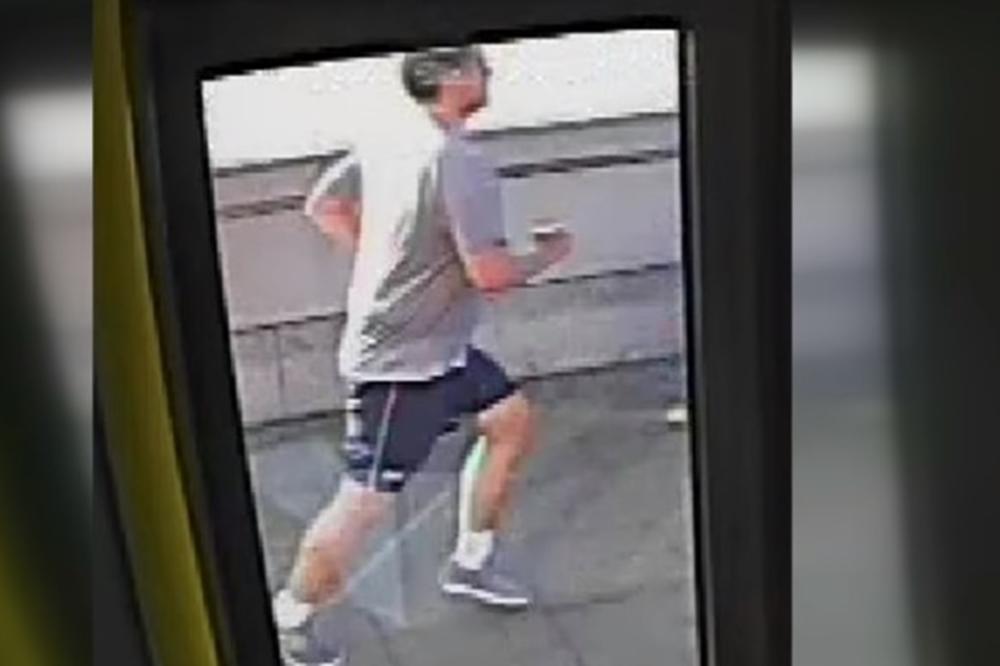 (VIDEO) UHAPŠEN DŽOGER MONSTRUM: Londonska policija uhapsila čoveka koji je gurnuo ženu pod autobus