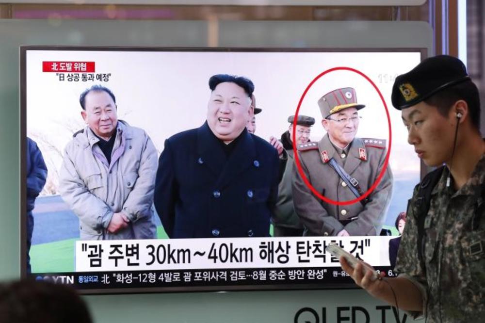 (VIDEO) AKO KIM NAREDI, OVAJ ČOVEK ĆE ZAPOČETI NUKLEARNI RAT: Severnokorejski general koji će pritisnuti dugme za lansiranje