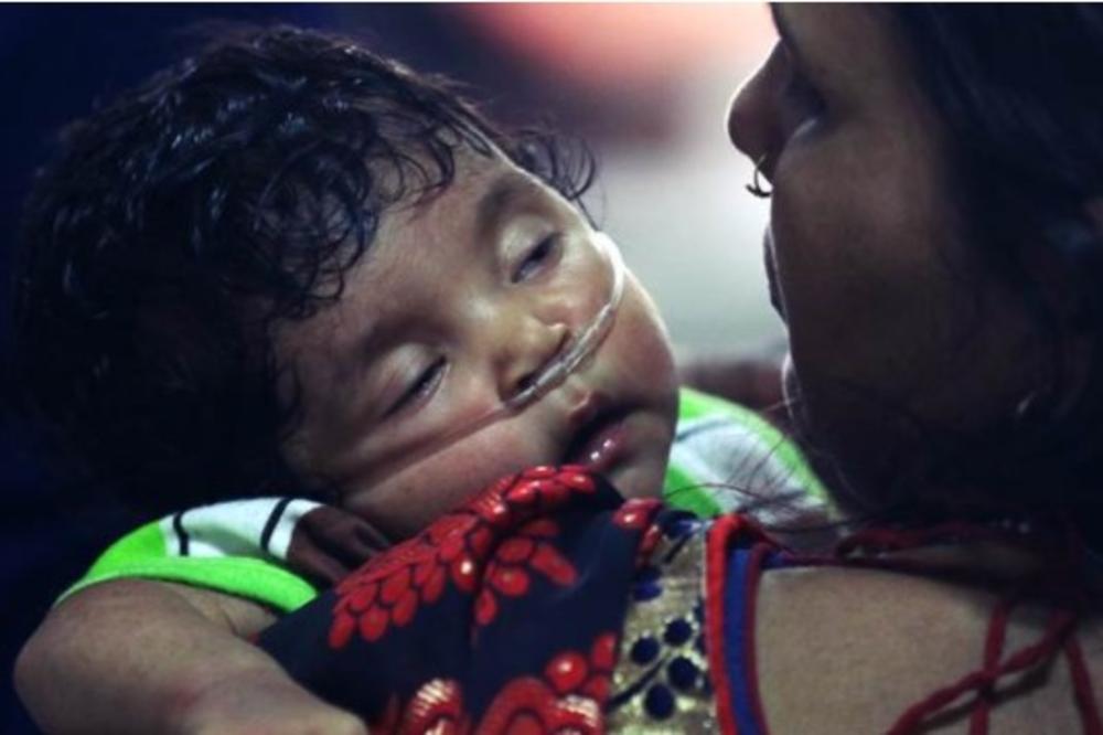 (VIDEO) HOROR U INDIJI: 60 mališana umrlo u bolnici zbog nedostatka kiseonika!