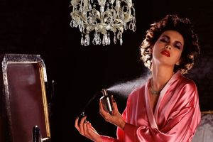 CEO ŽIVOT GA STAVLJATE POGREŠNO: Nanesite parfem pravilno i mirisaćete ceo dan!