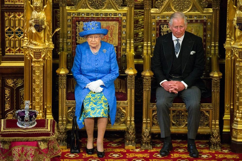 ELIZABETA DRUGA SE POVLAČI S VLASTI: Kraljica će abdicirati, Princ Čarls preuzima tron?