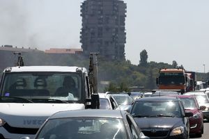 VELIKA PROMENA U SAOBRAĆAJU: Uvedena trajna zabrana uključenja ka Pančevačkom mostu VOZAČI MORAJU DRUGIM PUTEM