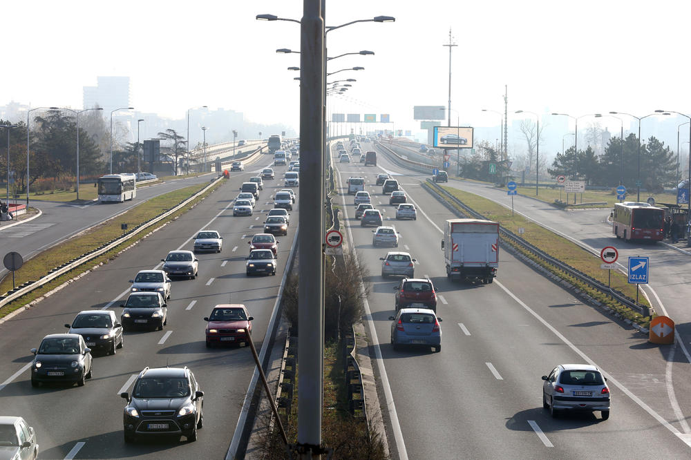 VOZAČI, PRILAGODITE BRZINU: Saobraćaj umeren širom Srbije, ali oprez zbog magle