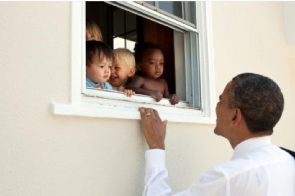 OBAMA ZAPALIO DRUŠTVENE MREŽE: Ovaj njegov tvit postao je drugi najpopularniji tvit ikada!