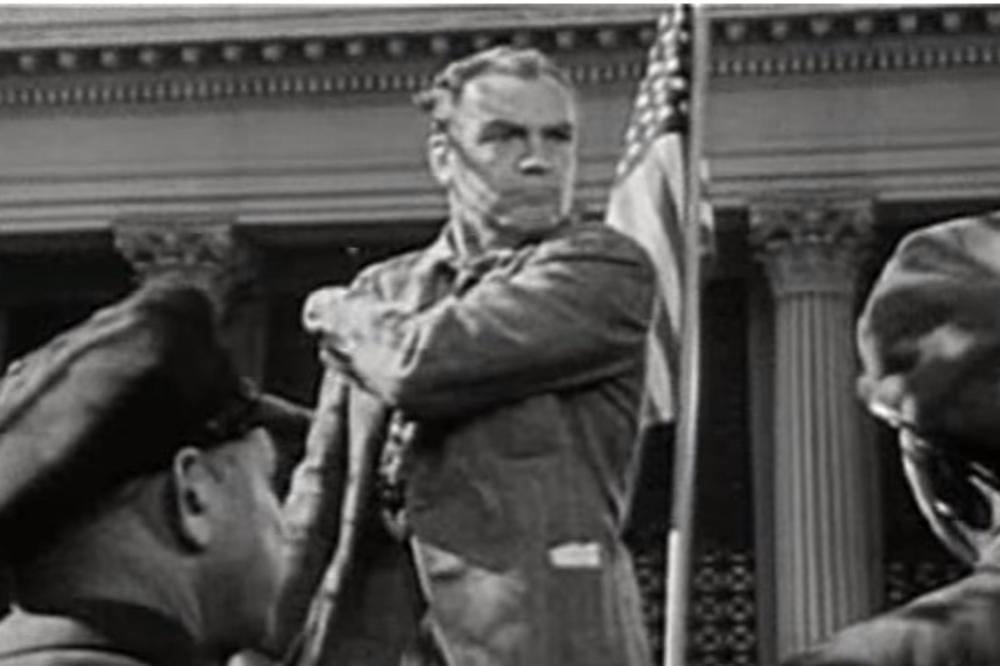 (VIDEO) ZBOG NEREDA U SAD JEDAN FILM IZ 1943. JE POSTAO POPULARAN: Poruke koje nosi nisu dobro naučene ni danas!