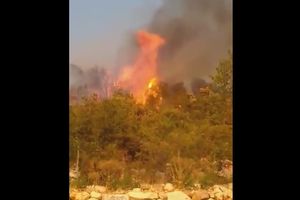 (VIDEO) POŽARI KOD ŠIBENIKA: Vatra se kreće ka naseljima!