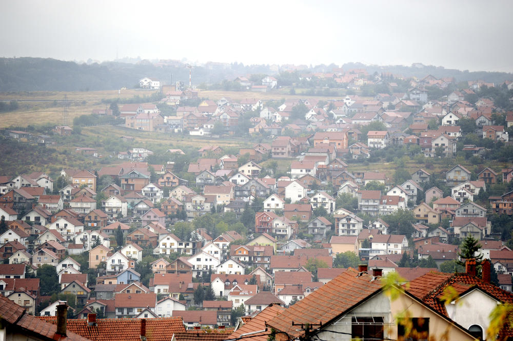 OVO JE PREVAZIŠLO I LAVOVE NA KAPIJI: Slika fasade iz istočne Srbije zbog jednog detalja izazvala haos! OVU KUĆU SVI ZNAJU (FOTO)
