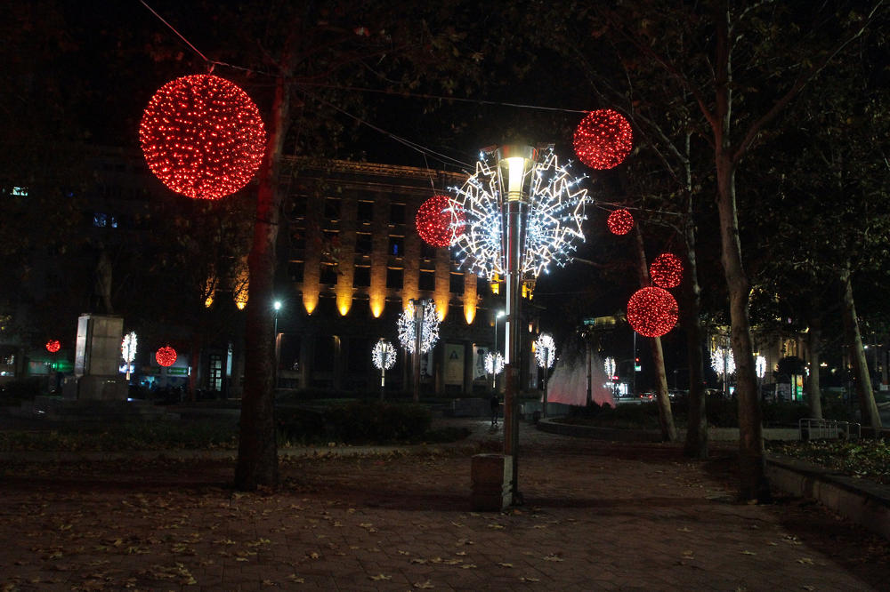 BEOGRAD ĆE VEČERAS DA ZASIJA: Uključuje se novogodišnja rasveta na 81 lokaciji u gradu