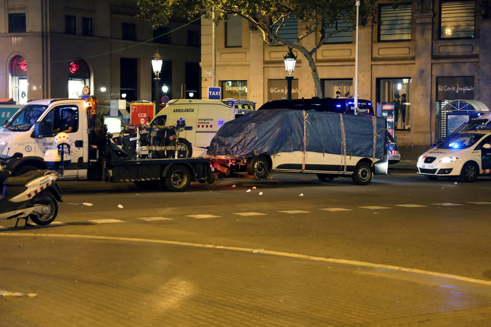 NOVI DETALJI TRAGEDIJE: Policija pronašla tri kombija povezana sa terorističkim napadima u Barseloni